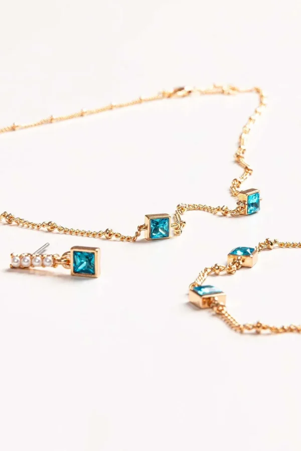 Chain With Aqua Square Detailing