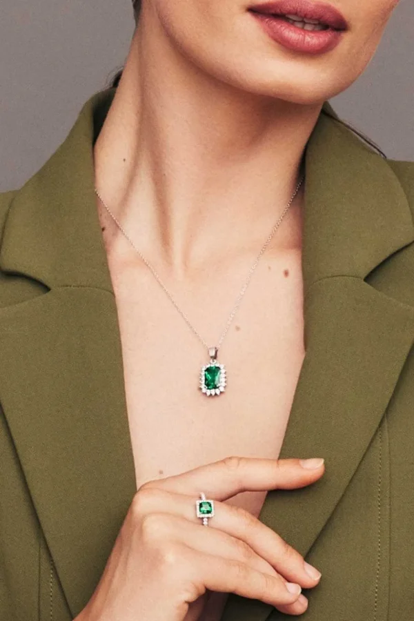Classic Emerald Pendant