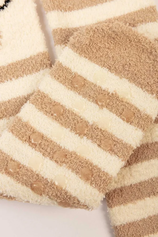 Cream Fluffy Boxed Slipper Socks