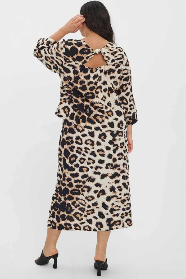 Curve - Ulina V-Neck Blouse In Animal Print