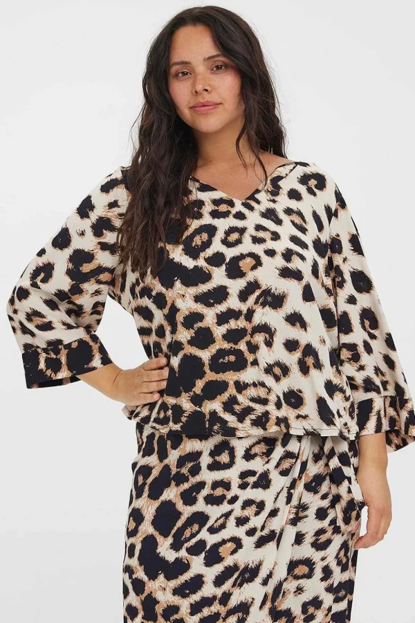 Curve - Ulina V-Neck Blouse In Animal Print