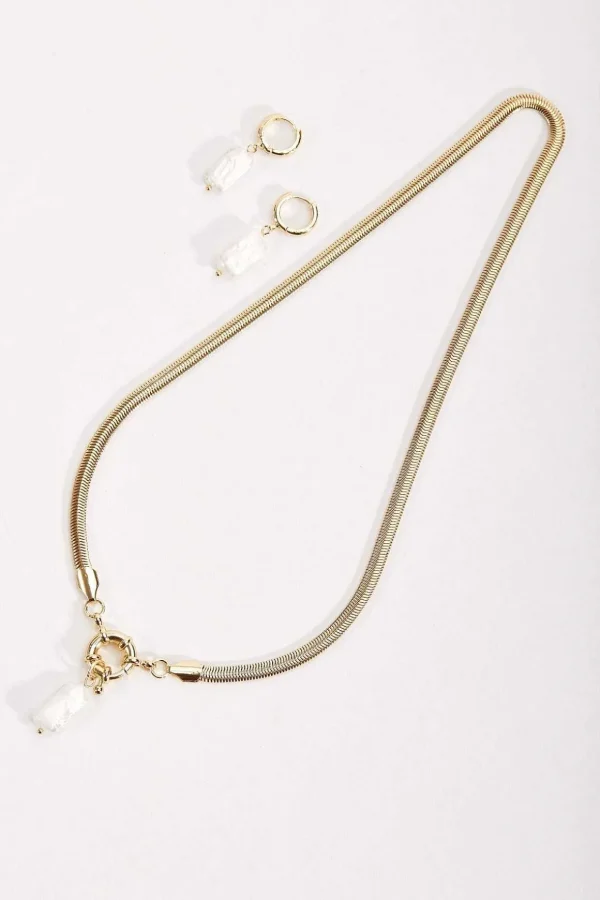 Gold Snake Chain Pearl Pendant Necklace