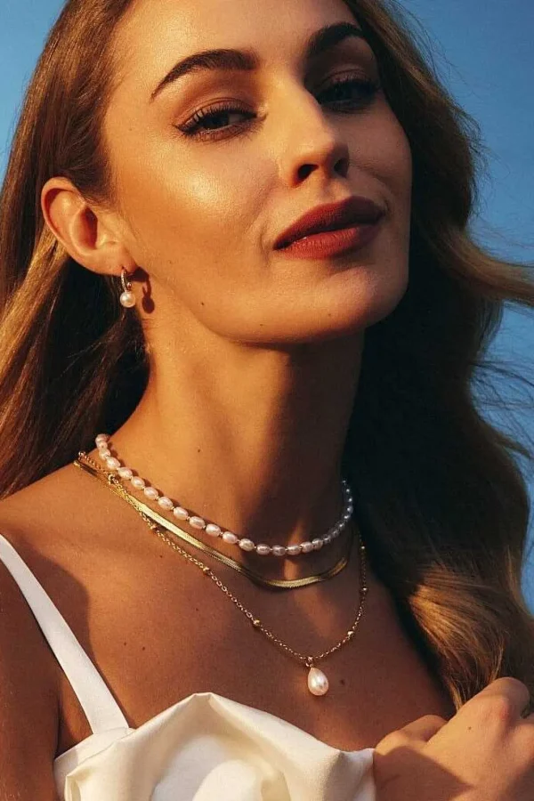 Gold Teardrop Pearl Necklace