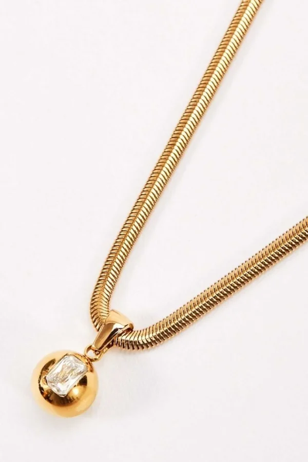 Gold Tone Pendant Necklace