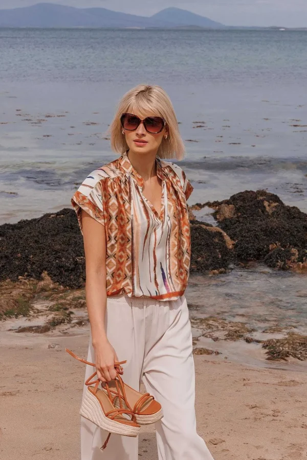 Short Sleeve Lola Top In Brown Print