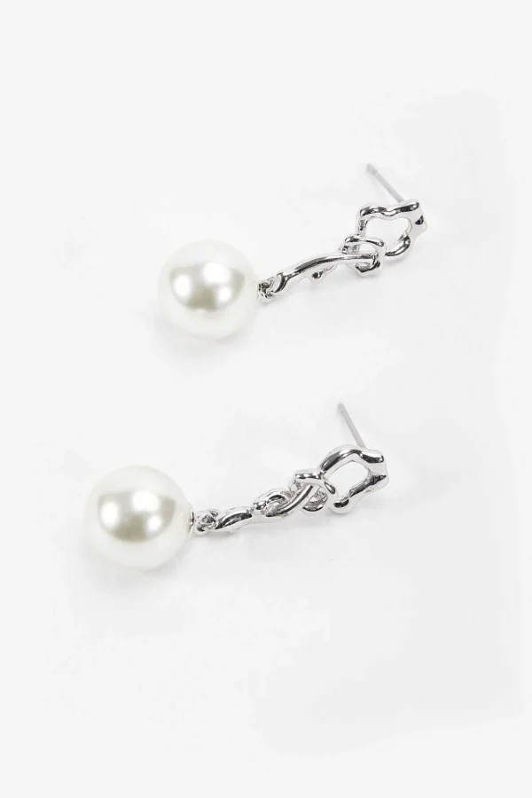Silver Tone Drop Pearl Earring
